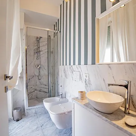 Meravigliosa Con Finiture Di Lusso Appena Ristrutturata Marina Di Carrara